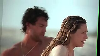 melanie lynskey anne dudek topless in movie