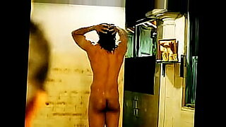 chica-espanola-se-folla-al-fontanero-en-camara-oculta