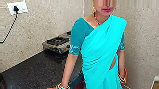 big-babe-espanola-claudia-es-follada-por-dos-tipos-gruesos