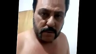 abuelo-se-folla-a-una-asiatica-en-el-parque-publico