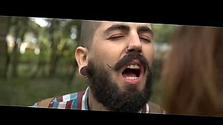 esposas-viejas-de-tetas-grandes-naturales-reciben-semen-a-chorros