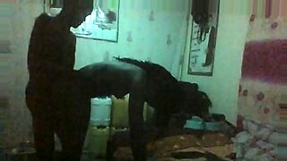 dos-viejas-lesbianas-seduciendo-a-teen-xxxxx