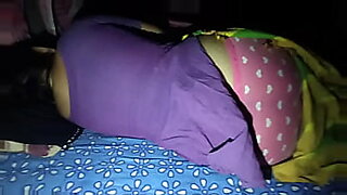how-to-put-in-earplugs-for-sleeping