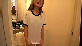 semen-en-la-cara-de-transexuales