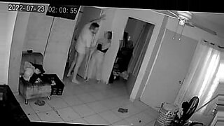 madura-tetona-follando-en-la-sala-despera