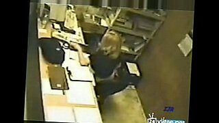 chicas ensenando la tanga