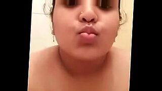 madre-espia-a-su-hija-follando-tetona