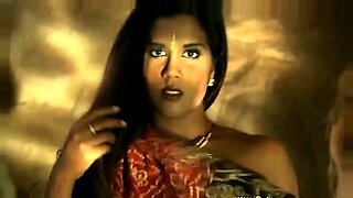 caliente-kendra-lust-follando-una-polla-joven-sub-espanol