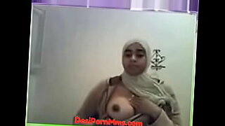 hindi mein sexy video 10 12 saal ladki ka double saaf karte hue