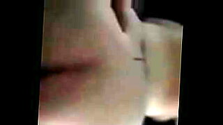 cerda-corre-cuando-masturba-con-dildo