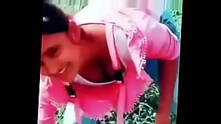 boobs suck from saree or blouse in open and showingbreast nipple