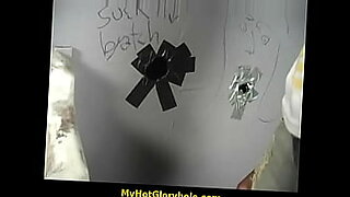 redtube-mi-madre-y-su-amiga-la-obliga