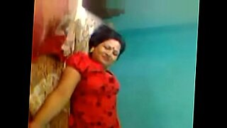 indian saree peeing