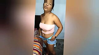 marido-le-come-el-cono-mientras-otro-se-la-folla