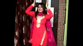 beeg-milf-hunter-slow-penetration-into-mandis-liquor-twat