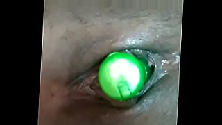 un-zorro-animado-con-su-cola-abajo