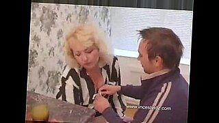 blond mom