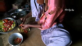 espiando-a-mi-prima-tetona-mientras-se-bana-xvideos