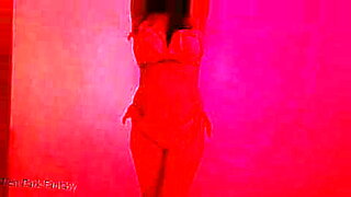 stripteas-in-the-street-video