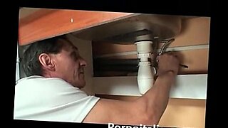 pudo-ver-como-le-follaban-el-culo-a-su-madre