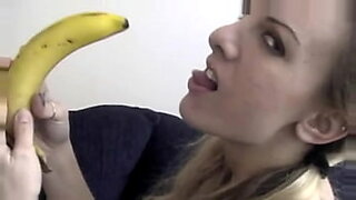 argentina-puta-comiendo-banana-hot