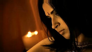 name the actris for tha video