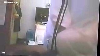 video-casero-mujer-en-medias-cancan-desnuda