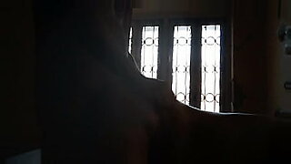 morocha-preciosa-hermosas-tetas-cogiendo