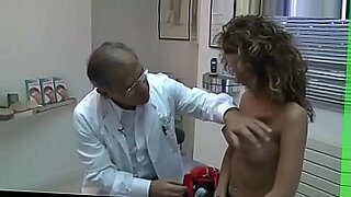 dos-travestis-brasilenos-cogen-un-chico