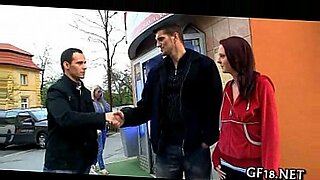 women-in-the-street-talking-about-cunilingus