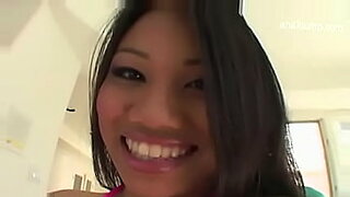 lesbianas-masaje-en-el-culo-aceite
