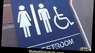 dos-lesbianas-folladas-por-la-cola-y-chpandoa-un-hombre