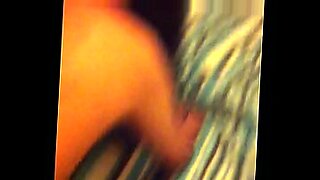 chicas-metiendose-los-dedos-en-su-culo