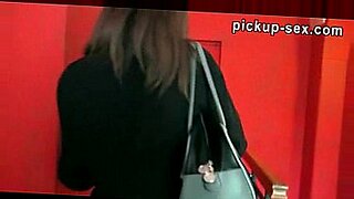 cougar-milf-flashing-public