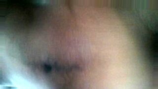 chica-encuentta-a-hombre-pajeandose-y-leda-sexo