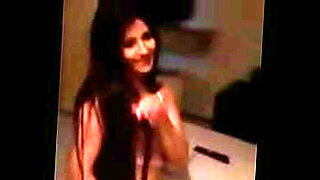 sexo-con-jovenes-asiaticas-chupando-tetas