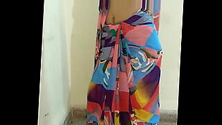 sunny leone removing saree