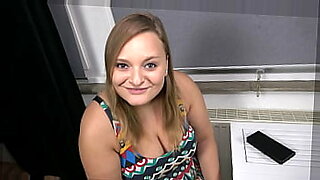 hot-dirty-milf-gold-show-porn